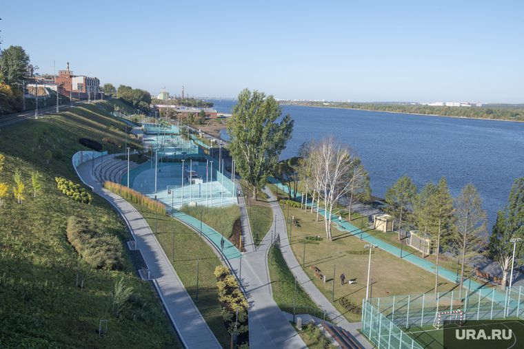 "Бабье лето". Пермь, бабье лето, набережная реки кама, осень в городе, спорт площадки