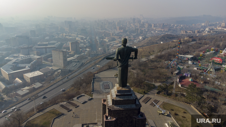 Достопримечательности и повседневная жизнь. Армения. Пермь, вид города с высоты, ереван, памятник мать армения, панорама еревана, столица армении