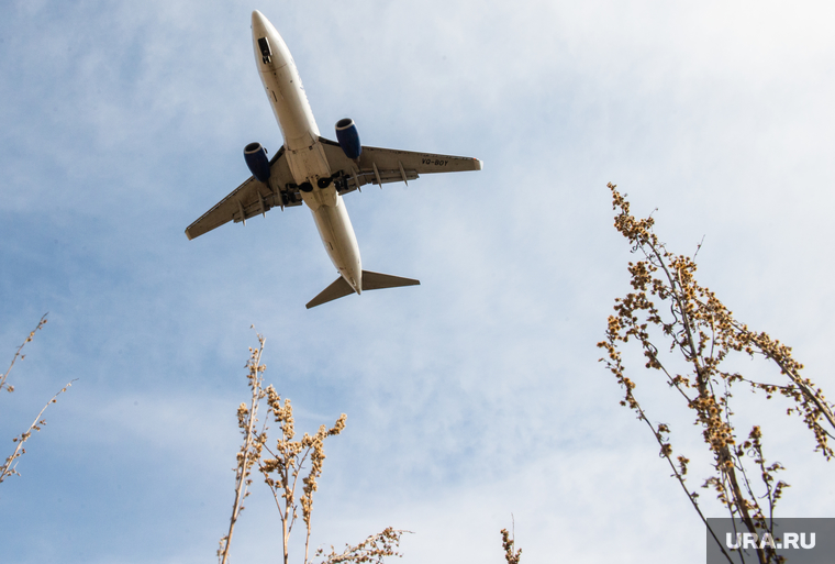 Взлет и посадка самолетов в аэропорту "Кольцово". Екатеринбург, boing 737, авиация, боинг737, самолет, vq-boy