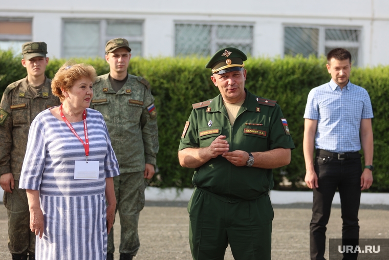 Депутат Наталья Семина прочитала стихи новобранцам