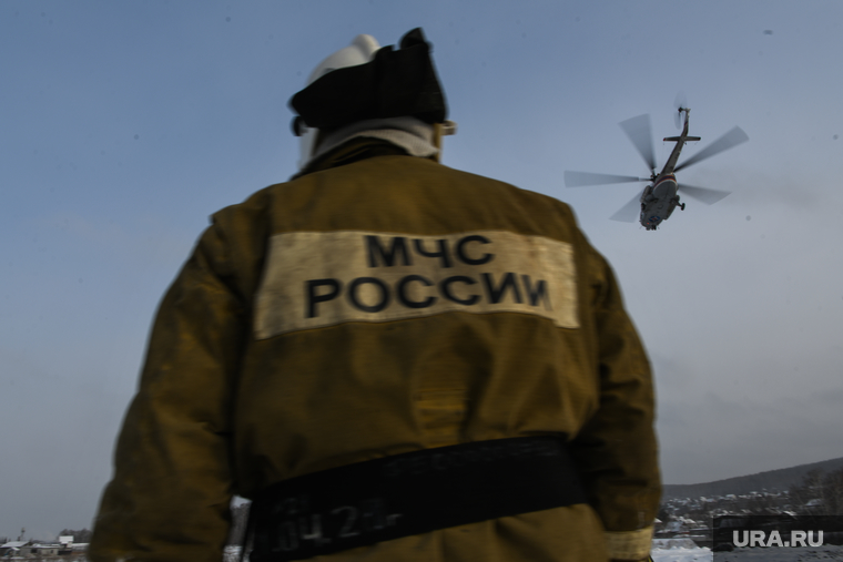 Отработка ликвидации ДТП при неблагоприятных погодных условиях. Екатеринбург, мчс, вертолет, чрезвычайная ситуация, ми-8, происшествие, ми8, ми 8, спасательные работы, спасработы