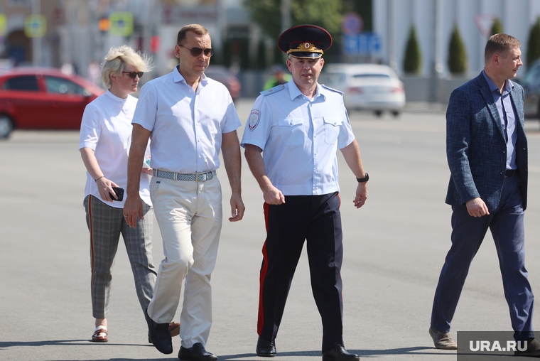 Курганский губернатор лично приехал вручать новые полицейские машины