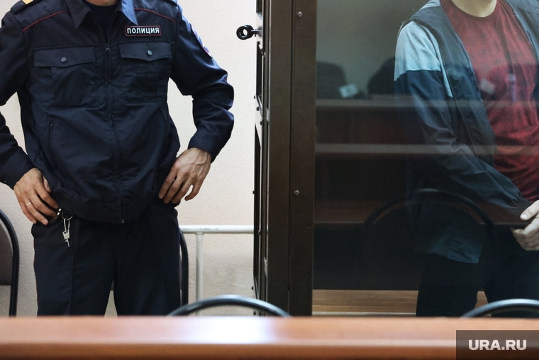 Суд. Курган, преступник, полиция, пристав