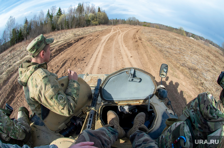 Военная подготовка к службе в зоне СВО. Центр Стрелец.Пермь, бтр, оружие, военный полигон, стрелки, росгвардия, спецназ, чвк, сво, армия россии, штурмовики