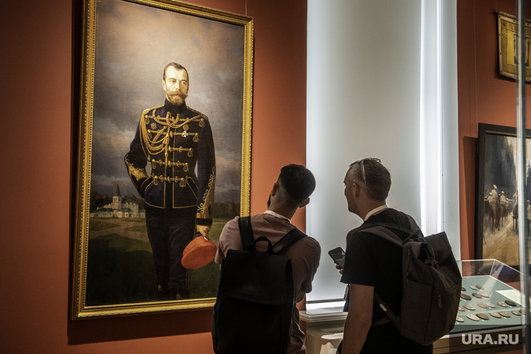Виды города. Санкт-Петербург, портрет николая II, музей, император николай ||, посетители выставки