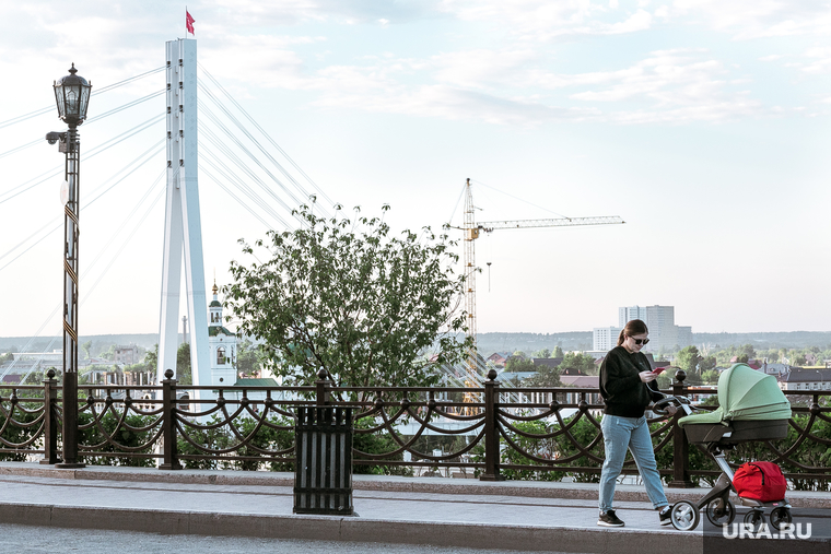 Виды Тюмени. Тюмень
, коляска, прогулка, набережная, мост влюбленных, мама с коляской, улица республики, тюмень, виды тюмени
