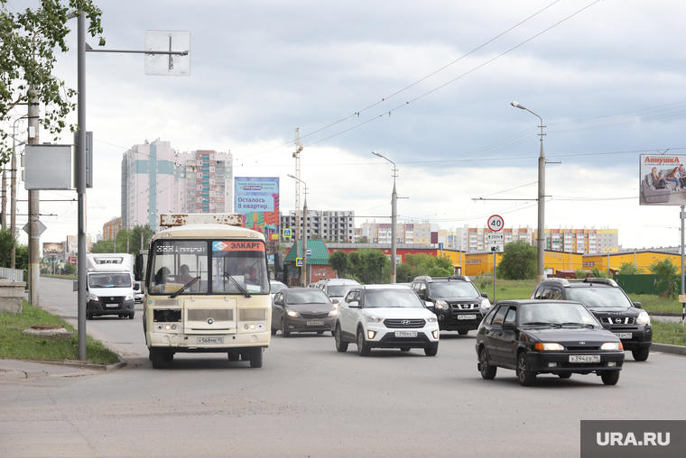 Ремонт дорог в рамках национального проекта. Курган, заозерный микрорайон, дорожное движение, проспект голикова, автомобили