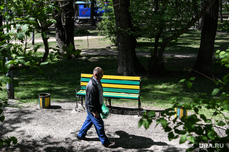 Виды Екатеринбурга, пенсионер, парк, мужчина