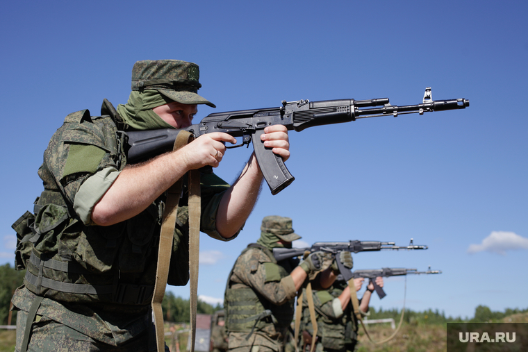 Тренировка добровольцев перед отправкой в Украину. Свердловская область, милитари, автомат, калашников, армия, оружие, война, добровольцы, спецоперация, чвк, сво, наемники
