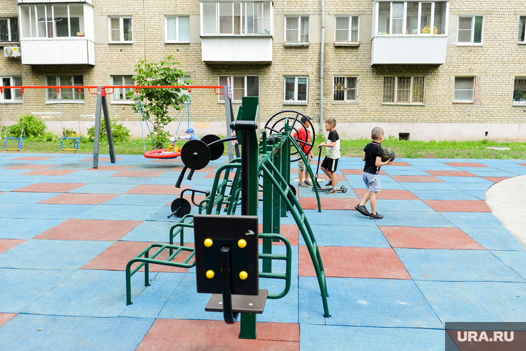 Сама детская площадка на Бажова, 28 сделана качественно