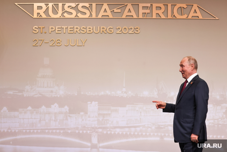 Президент Путин был рад видеть всех лидеров и представителей африканских стран. С некоторыми из них встречи оказались вдвойне приятными