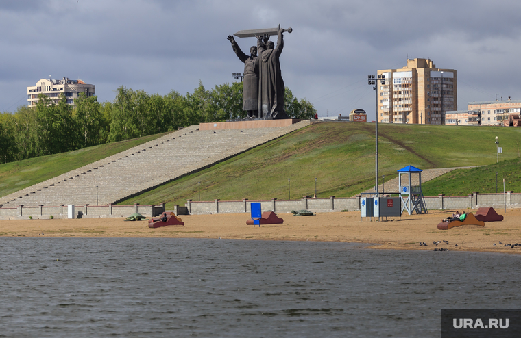 Клипарт. Магнитогорск, город, пляж, монумент тыл и фронт, река урал
