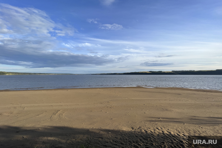 Виды Пермского края, отдых на воде, камское море, пляж речной, чусовское водохранилище