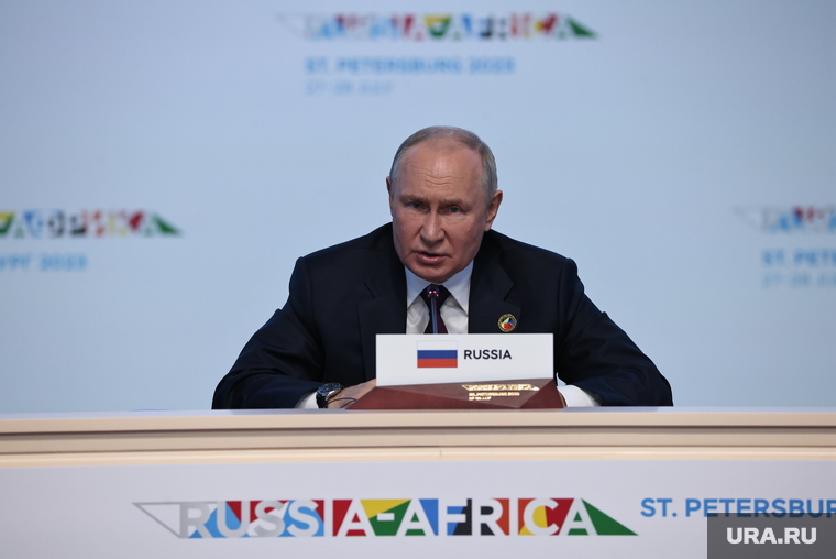 Владимир Путин на пленарной сессии форума Россия-Африка