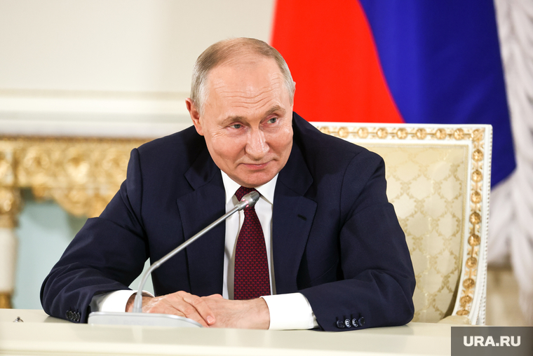 Президент России Владимир Путин на завершающей пресс-конференции по итогам форума "Россия-Африка". Санкт-Петербург, путин владимир