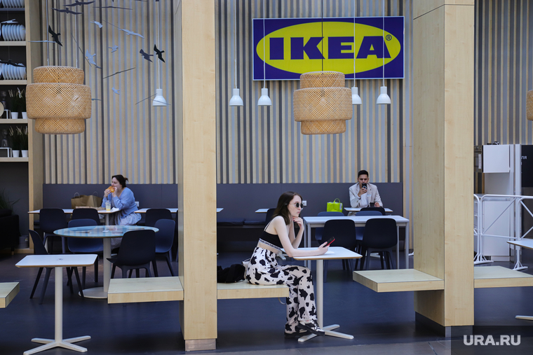 Закрытый магазин IKEA. Екатеринбург, посетители, логотип, ikea, вывеска, икеа