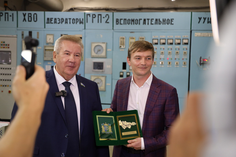 Борис Хохряков (на фото слева) и Алексей Елин пообщались с журналистами после проверки энергообъектов