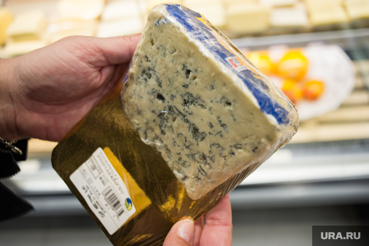 Продукты питания в "Гастрономии". Екатеринбург, сыр с плесенью