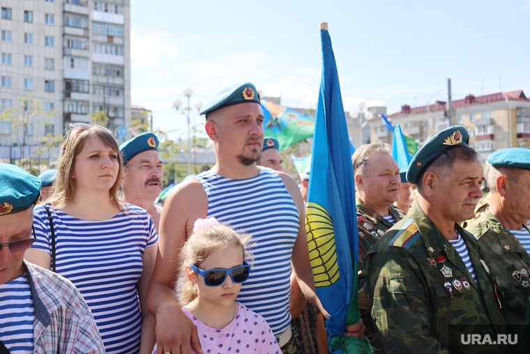 Многие десантники пришли на митинг вместе со своими семьями