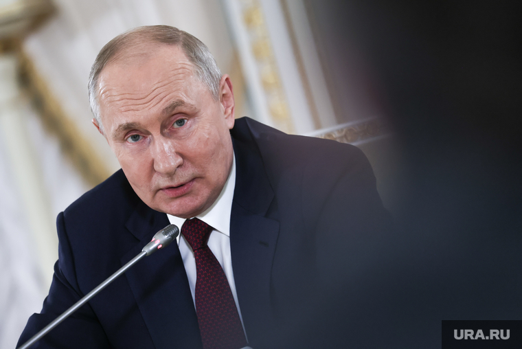 Президент России Владимир Путин на итоговой пресс-конференции саммита "Россия-Африка". Санкт-Петербург, путин владимир