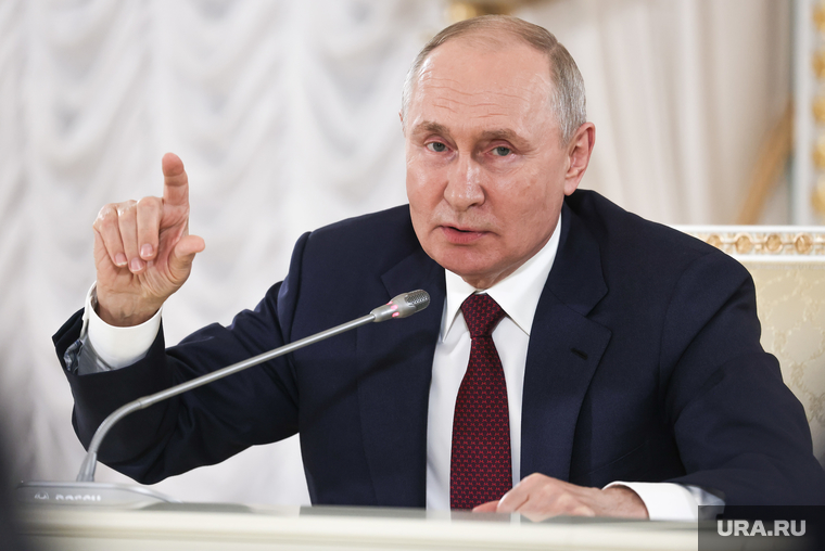 Президент России Владимир Путин на итоговой пресс-конференции саммита "Россия-Африка". Санкт-Петербург, путин владимир