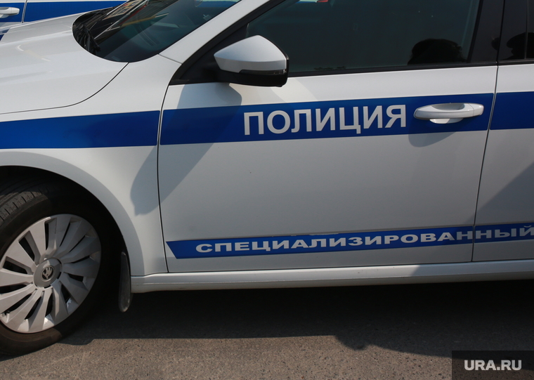 Возложение цветов у сквера Машарова. Тюмень , машина полиции, полиция, дпс