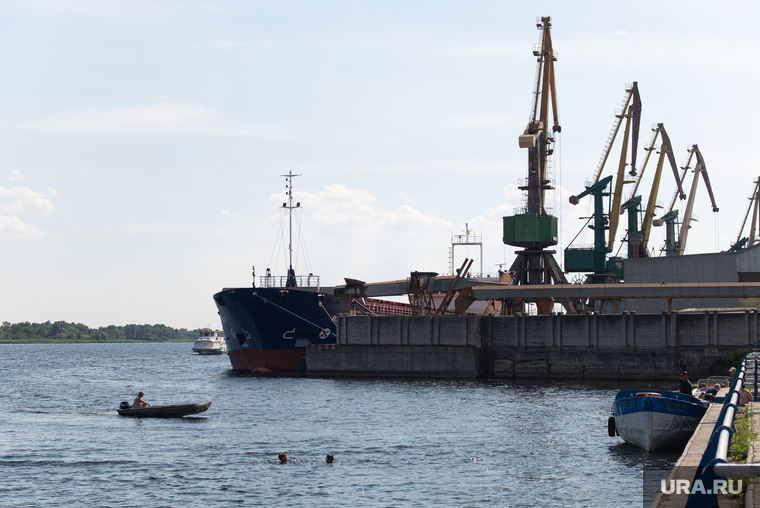Виды Херсона. Херсон, речпорт, днепр, река кама, порт, херсон