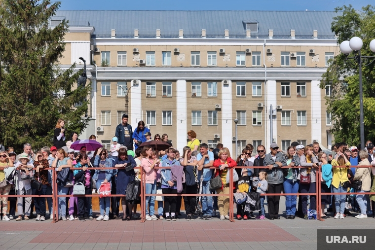 День города. Курган , турникет, зрители, день города