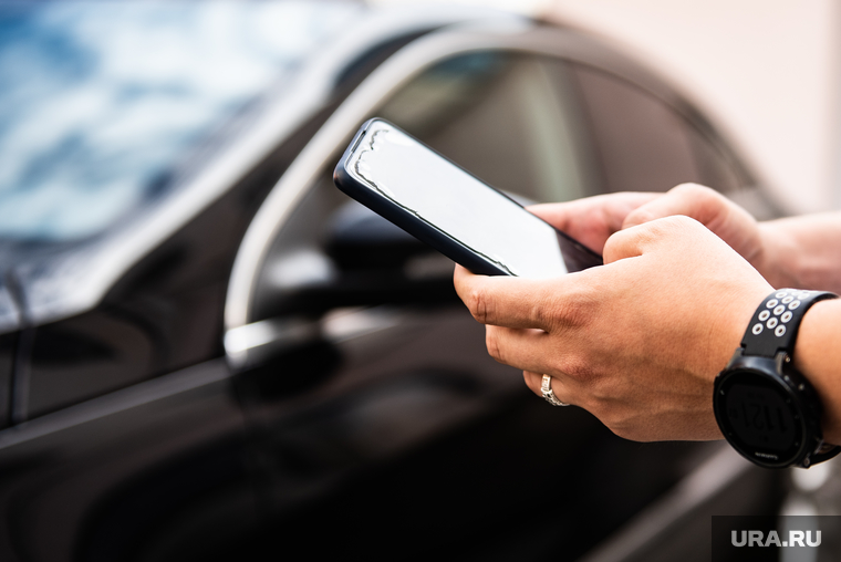 Китайский агрегатор такси Didi. Екатеринбург, телефон, смартфон, заказ такси, каршеринг, аренда автомобиля, смартфон в руке, блабла кар, blabla car