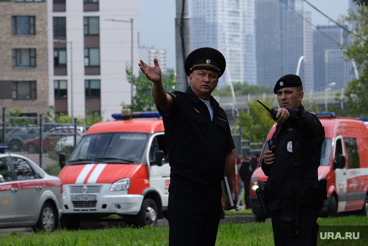 Место падения бпла на Карамышевской набережной недалеко от ГКБ №67. Москва, полиция, пожарные автомобили