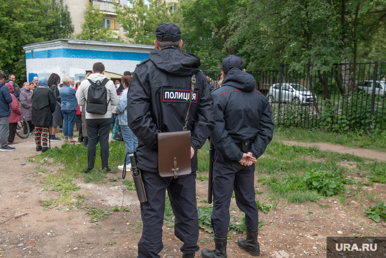 Пикет жителей на улице Цветная. Пермь, патруль полиции
