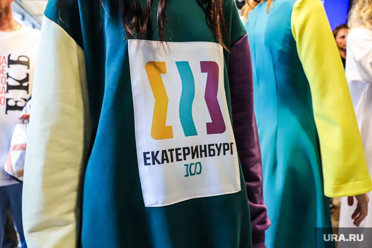 Презентация-показ коллекции одежды, специально разработанной к 300-летию Екатеринбурга. Екатеринбург, показ мод, екатеринбург 300, показ одежды