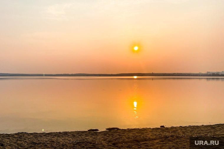 Закат на Шершневском водохранилище. Челябинск, закат, вода, озеро, лето, солнце, шершневское водохранилище, отдых, водоем, вечер, природа, штиль