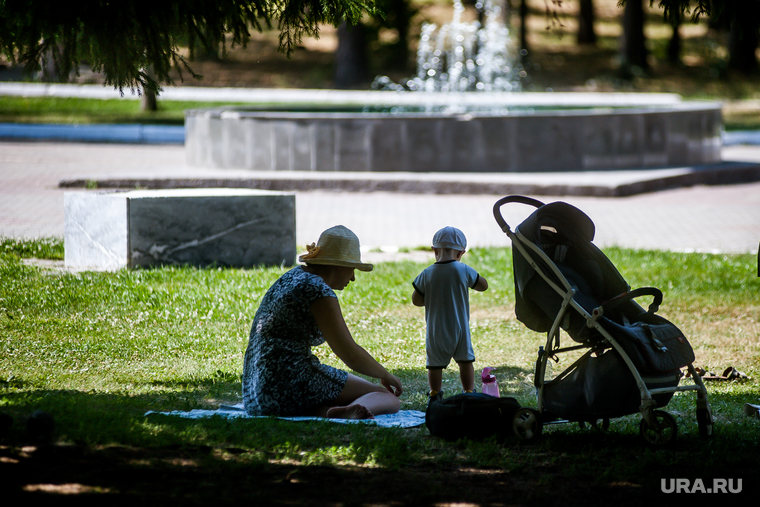 Виды Екатеринбурга, мама, семья, парк маяковского, жара, цпкио
