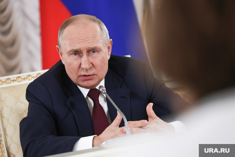Президент России Владимир Путин на итоговой пресс-конференции саммита "Россия-Африка". Санкт-Петербург, путин владимир