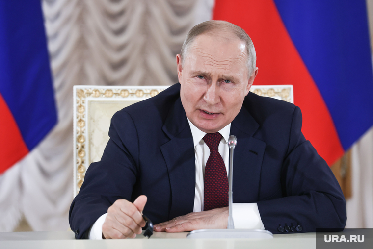 Президент России Владимир Путин на итоговой пресс-конференции саммита "Россия-Африка". Санкт-Петербург, путин владимир