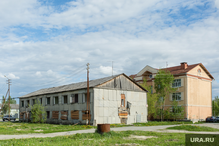Виды ПГТ Пойковский, расселенный дом, дом под снос