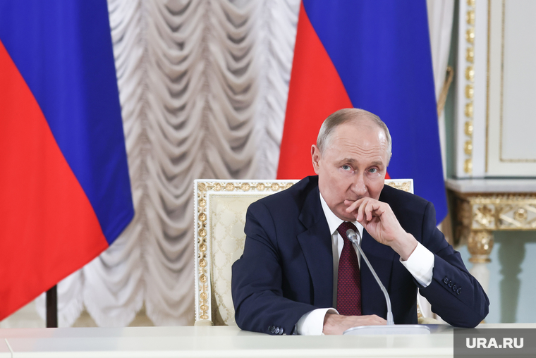 Президент России Владимир Путин на итоговой пресс-конференции саммита "Россия-Африка". Санкт-Петербург, путин владимир
