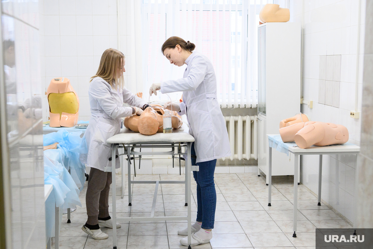 Уральский государственный медицинский университет. Екатеринбург, семинар, угму, уральский государственный медицинский университет, медакадемия, медицина, маникен, практические занятия, подготовка студентов медиков, студенты медики, студент медик