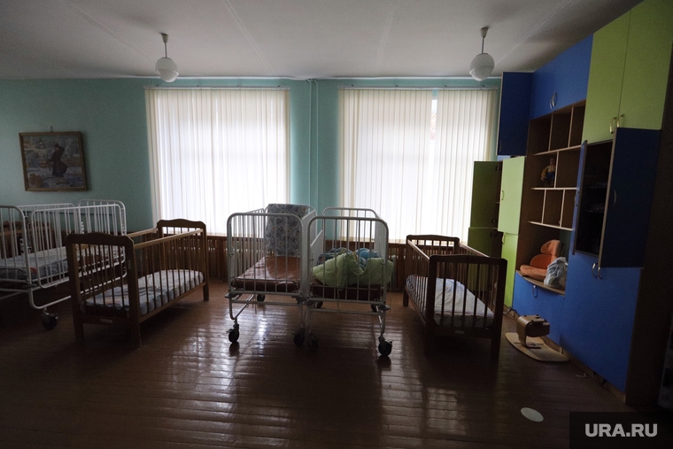 Курганский дом ребёнка. Курган, детский дом, спальная комната, детские кровати, детский сад