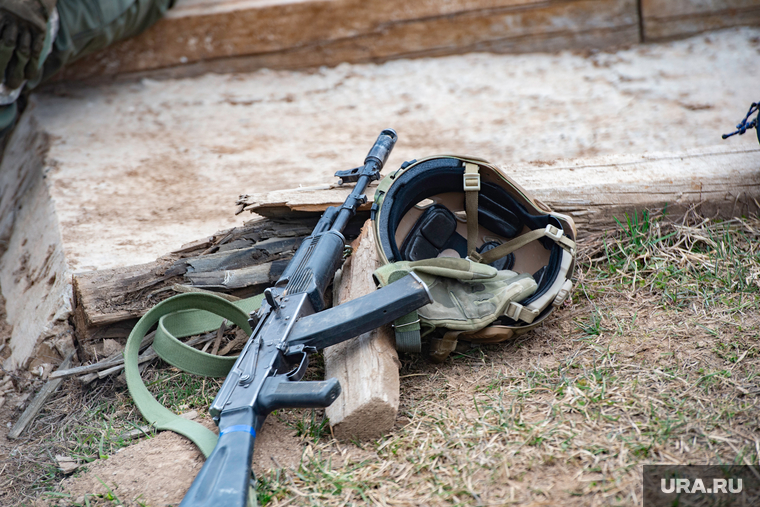 Военная подготовка к службе в зоне СВО. Центр Стрелец.Пермь, каска, автомат калашникова, оружие, чвк, сво, каска солдатская