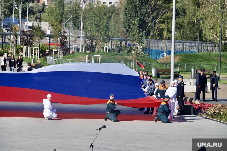 День Российского флага. Эспланада. Пермь, флаг россии, российский триколор