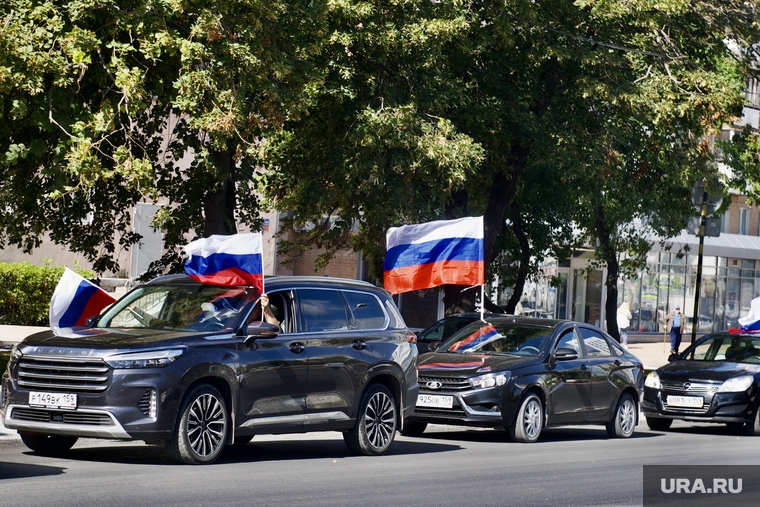 Колонна автомобилей проехала по центральным улицам Перми