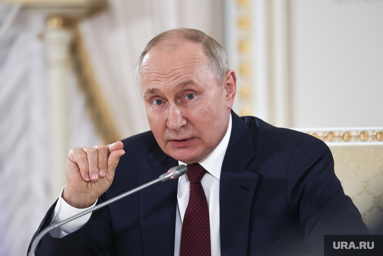 Президент России Владимир Путин на итоговой пресс-конференции саммита "Россия-Африка". Санкт-Петербург, путин владимир