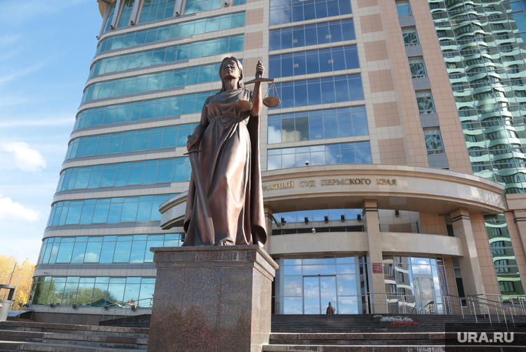 Статуя Фемиды у краевого арбитражного суда. Пермь, фемида, правосудие
