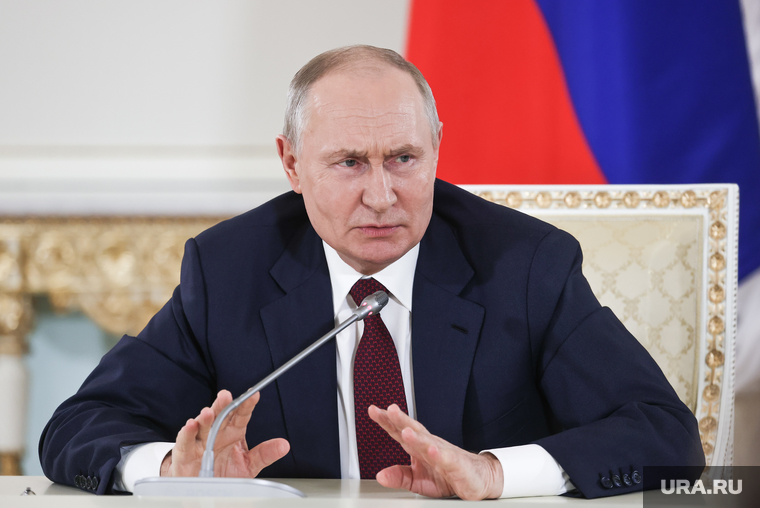 Президент России Владимир Путин на итоговой пресс-конференции саммита "Россия-Африка". Санкт-Петербург, путин владимир, топ