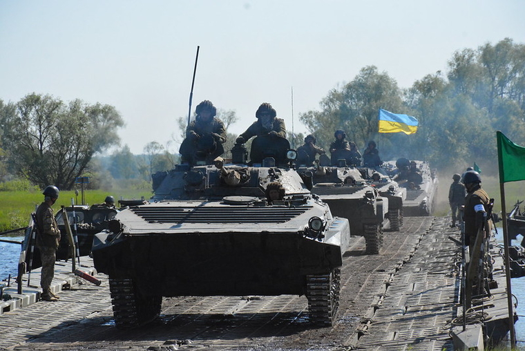 Вооруженные силы Украины. stock, бтр, переправа, танк, всу, stock