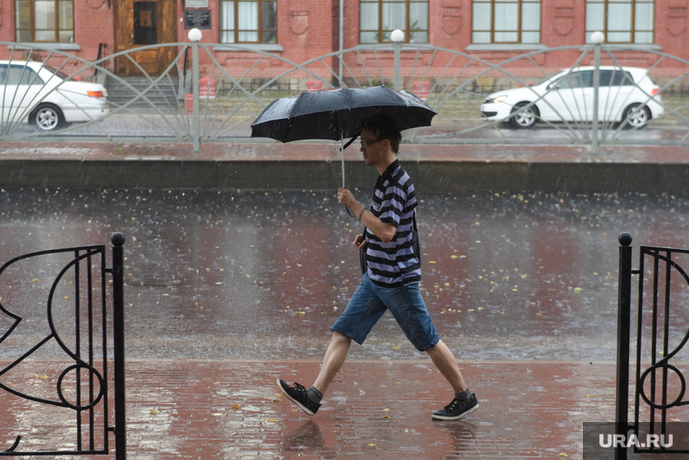 Неделя будет дождливо. Сильный дождь. Ливни. Екатеринбург дождь. Ливень в Екатеринбурге.