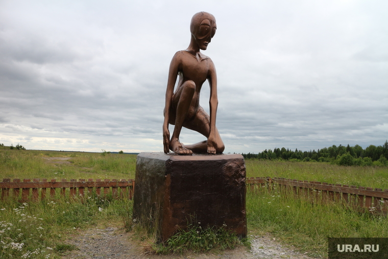 Молебка. Пермь, село молебка, памятник инопланетянину