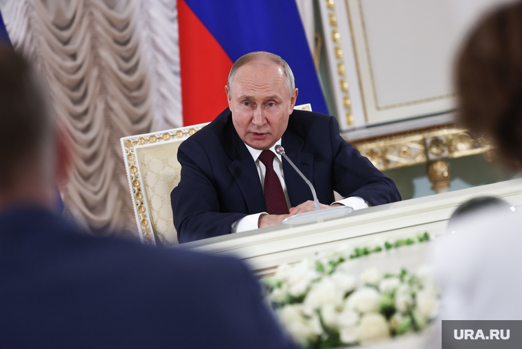 Президент России Владимир Путин на итоговой пресс-конференции саммита "Россия-Африка". Санкт-Петербург, путин владимир